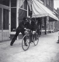 Bicyclists L.E. Hotchkiss and Thomas Neville